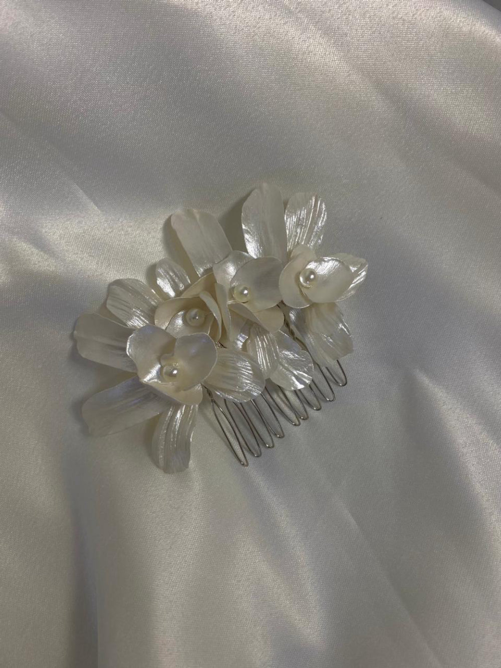 Arranjo para noivas em porcelana fria perolada Fiancée