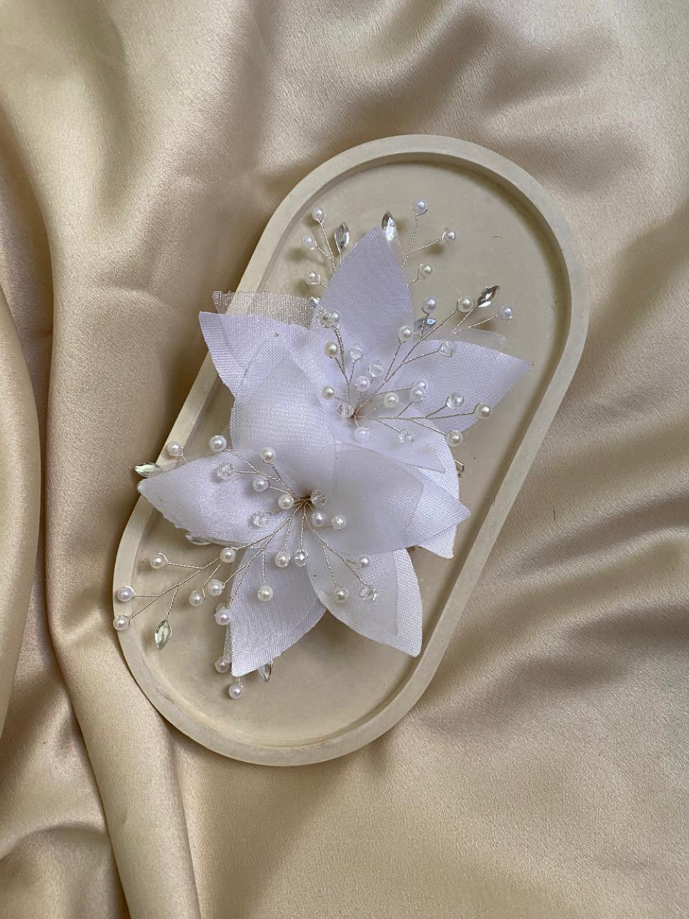 Arranjo de cabelo duplo e versátil para noivas Fiancée