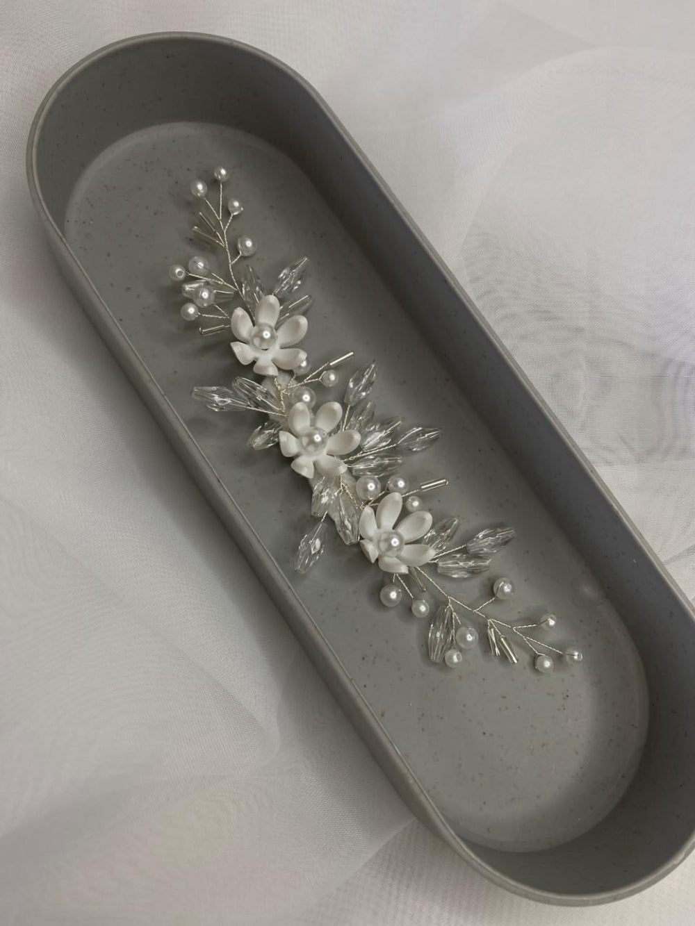 Grinalda de Noiva com Margaridas em Ramo Único Fiancée