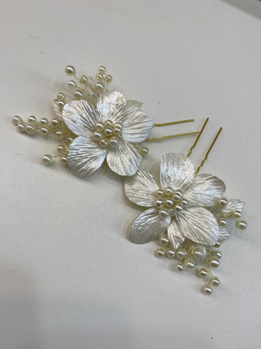 Par de grampos florais com pérolas para noivas Fiancée