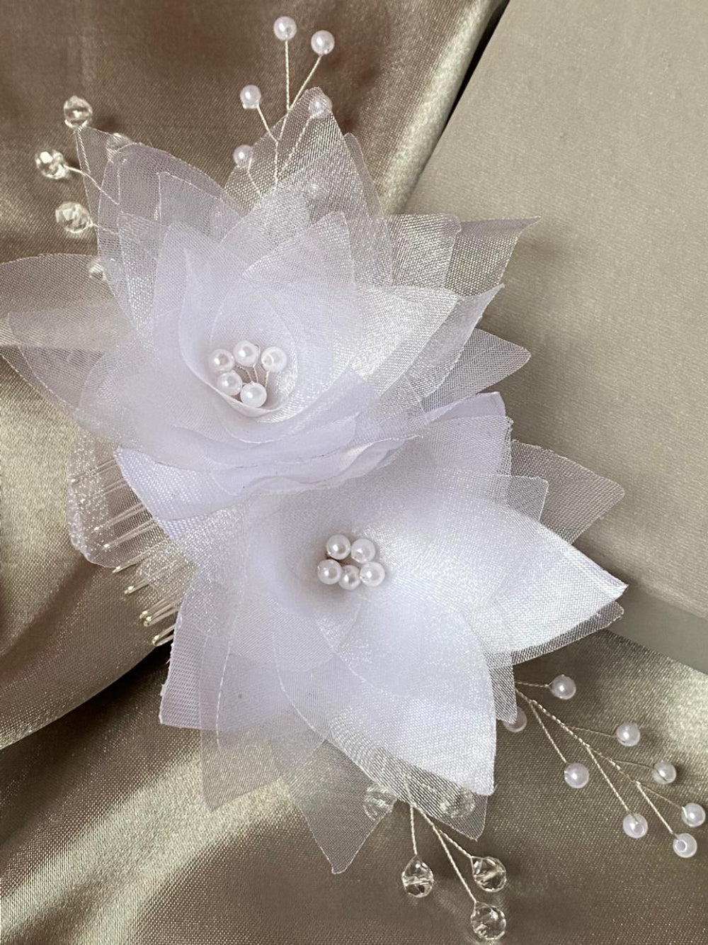 Grinalda para noiva com flores em tecido Fiancée