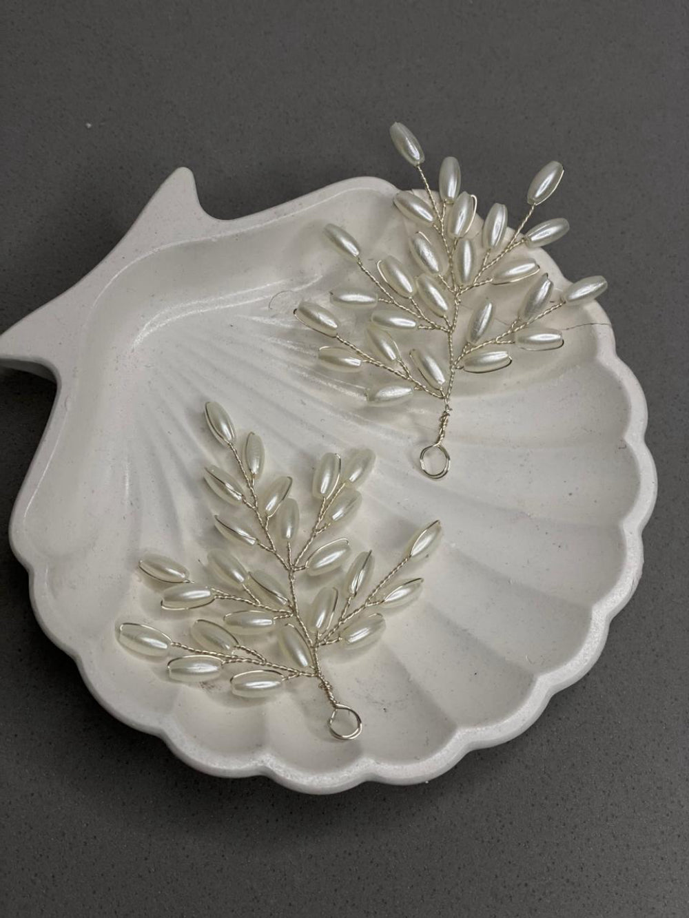 Arranjo de cabelo para noivas em pérola arroz Fiancée