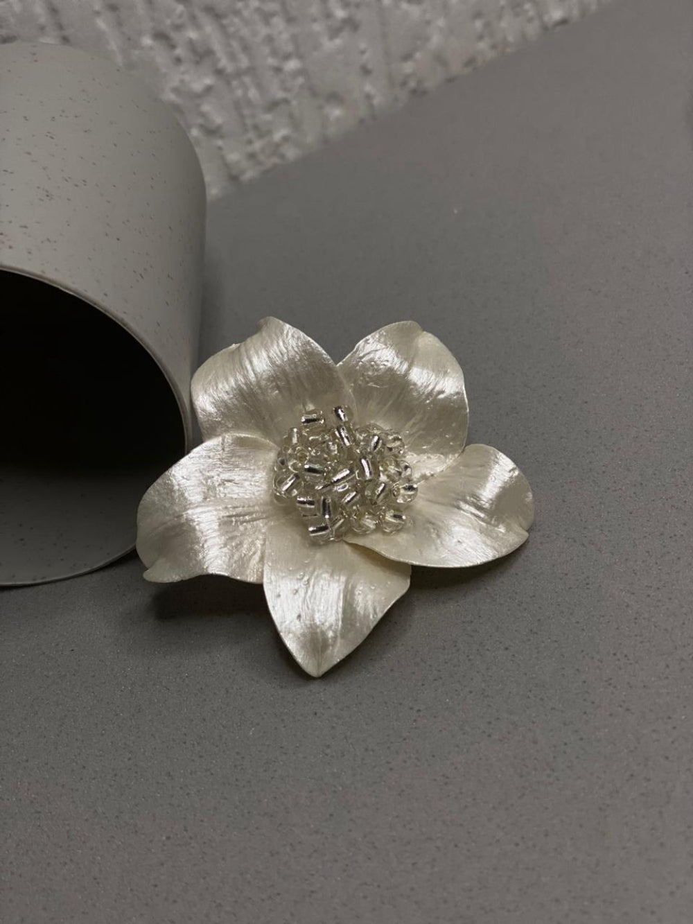 Flor única com Miolo em pedraria Fiancee