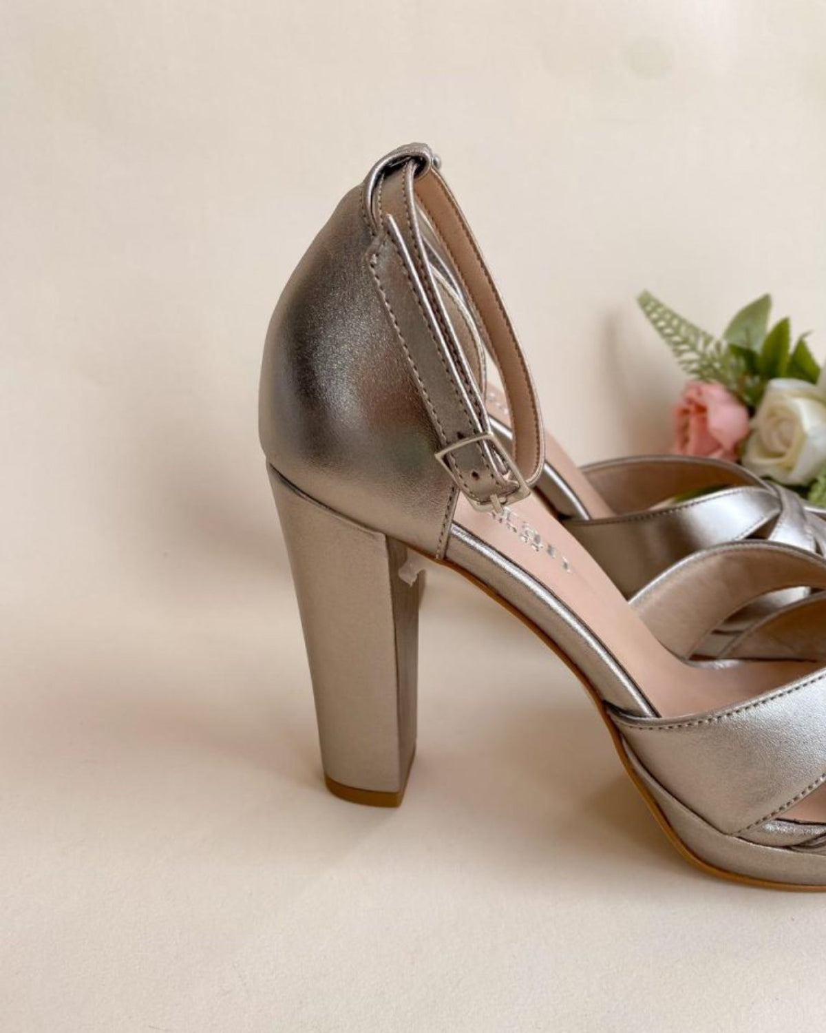 Leonor Sarah Bride