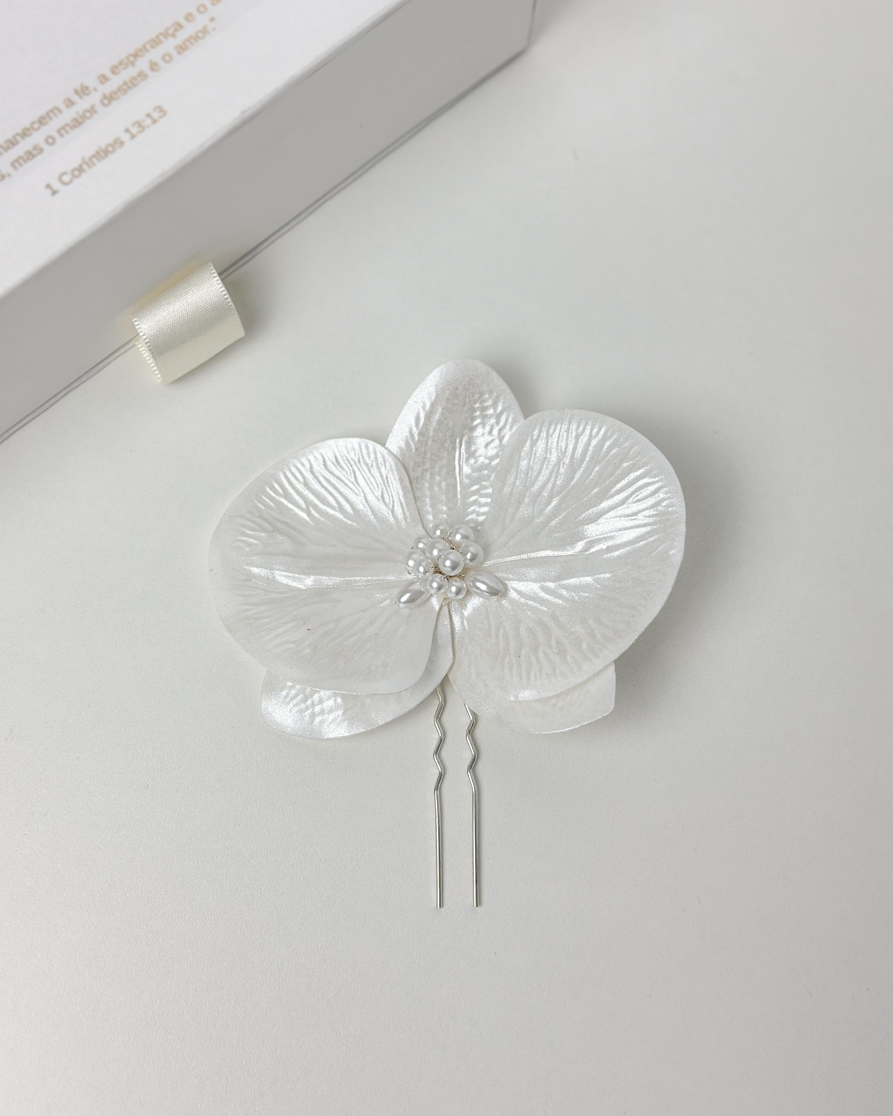 Grampo de Noiva Grinalda Orquídea Mirela miolo em Pérolas Racontti Bride Atelier