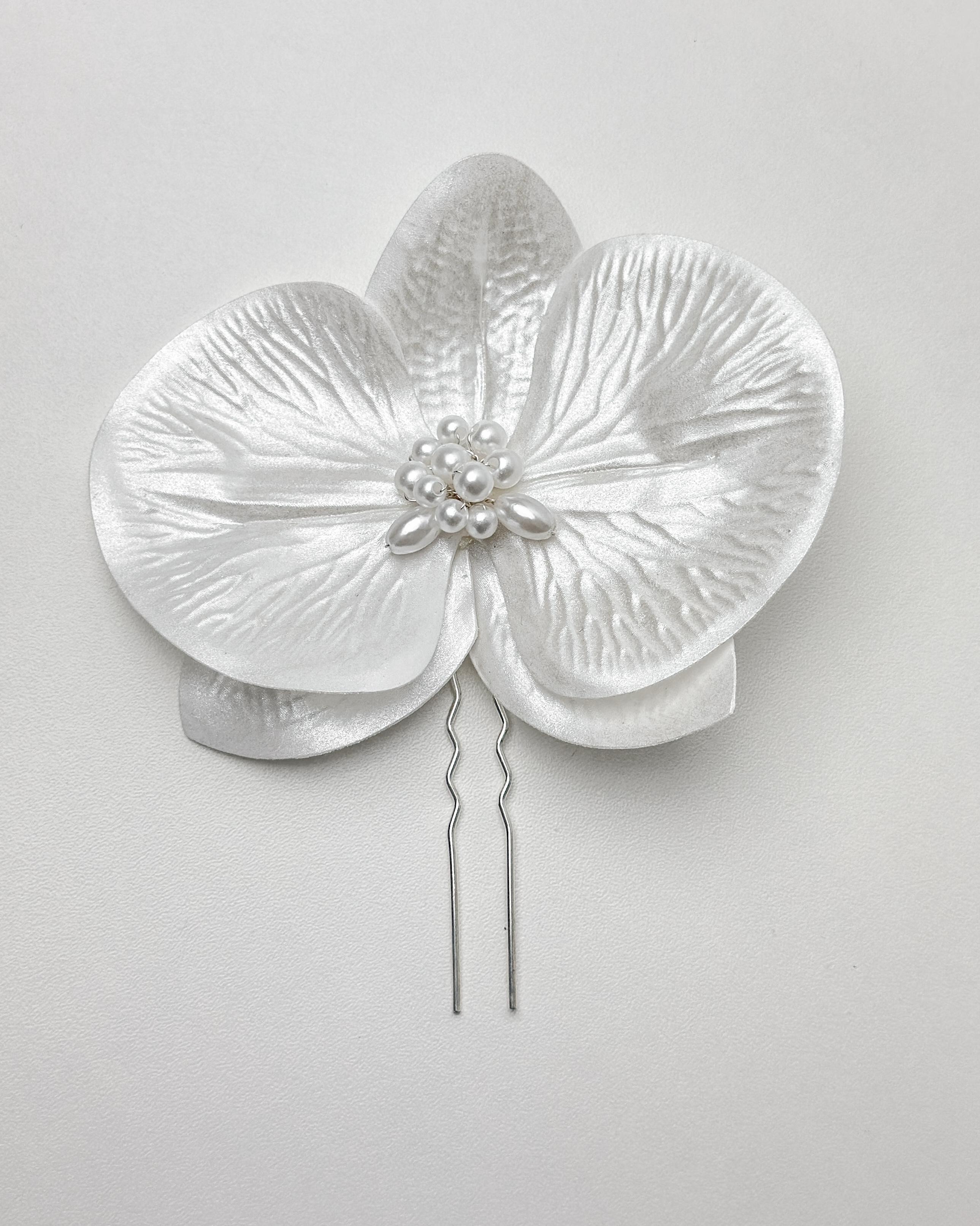 Grampo de Noiva Grinalda Orquídea Mirela miolo em Pérolas Racontti Bride Atelier