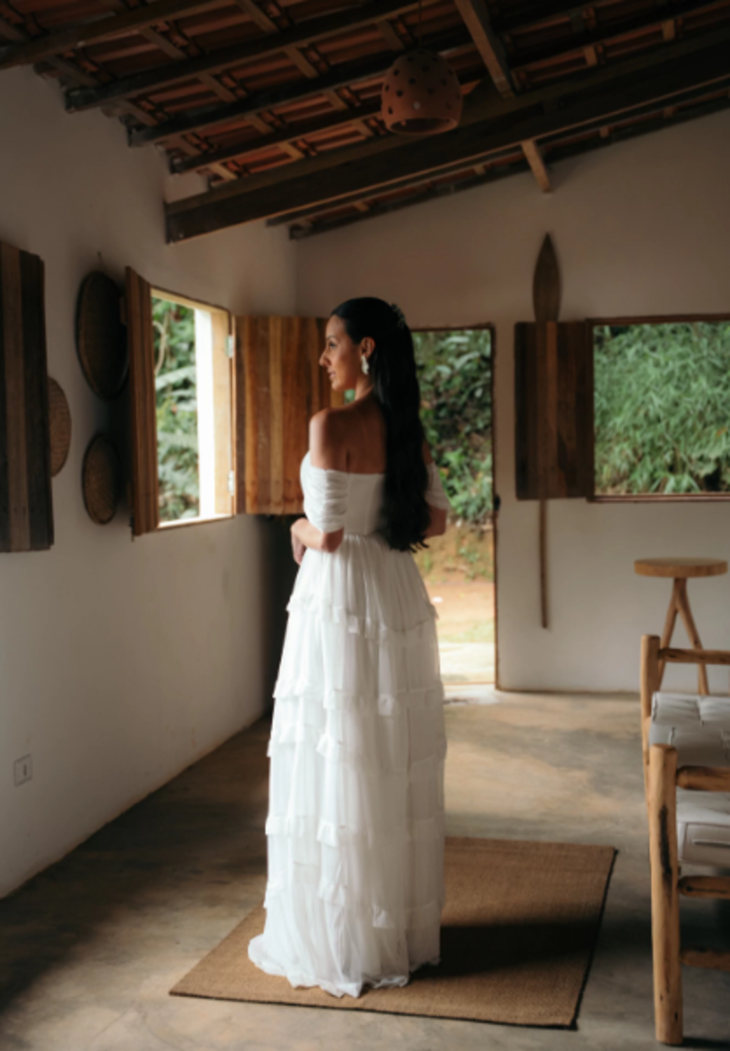 Vestido com Mangas Princesa e Saia com Babados  Off White Serena Wear