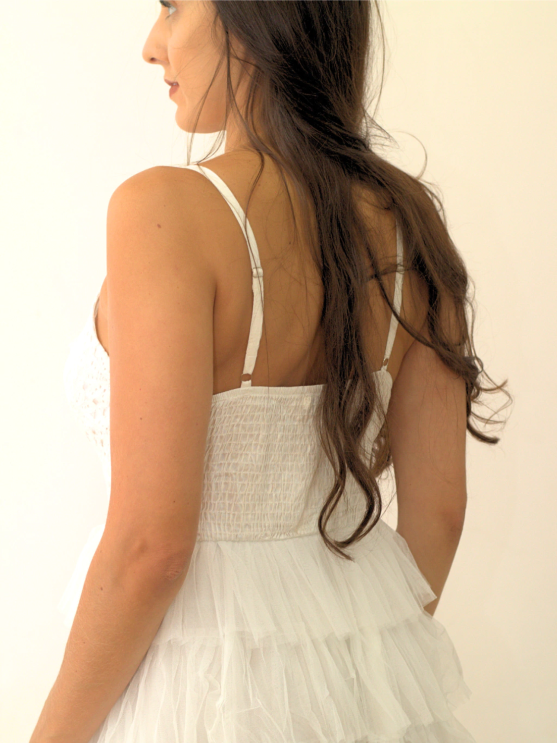 Vestido com Renda e Babados em Tule Midi Serena Wear