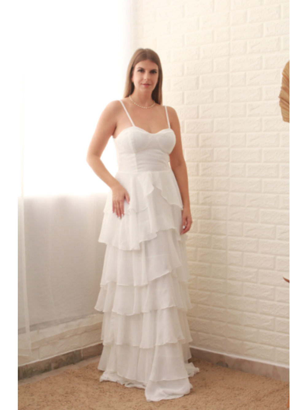 Vestido com Decote Coração e Saia de Babados  Off White Serena Wear