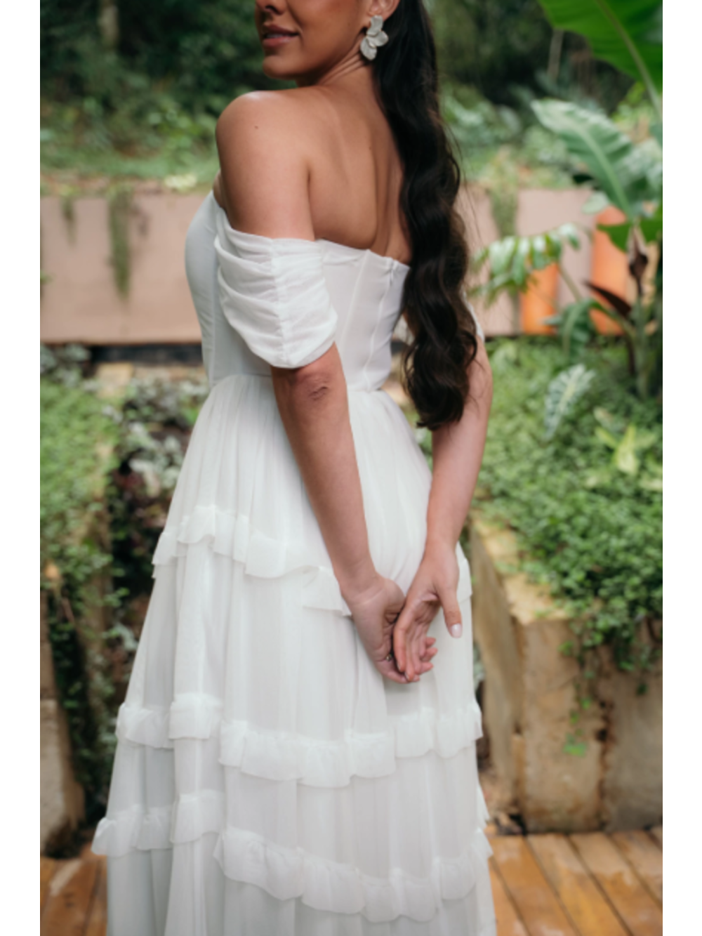 Vestido com Mangas Princesa e Saia com Babados  Off White Serena Wear