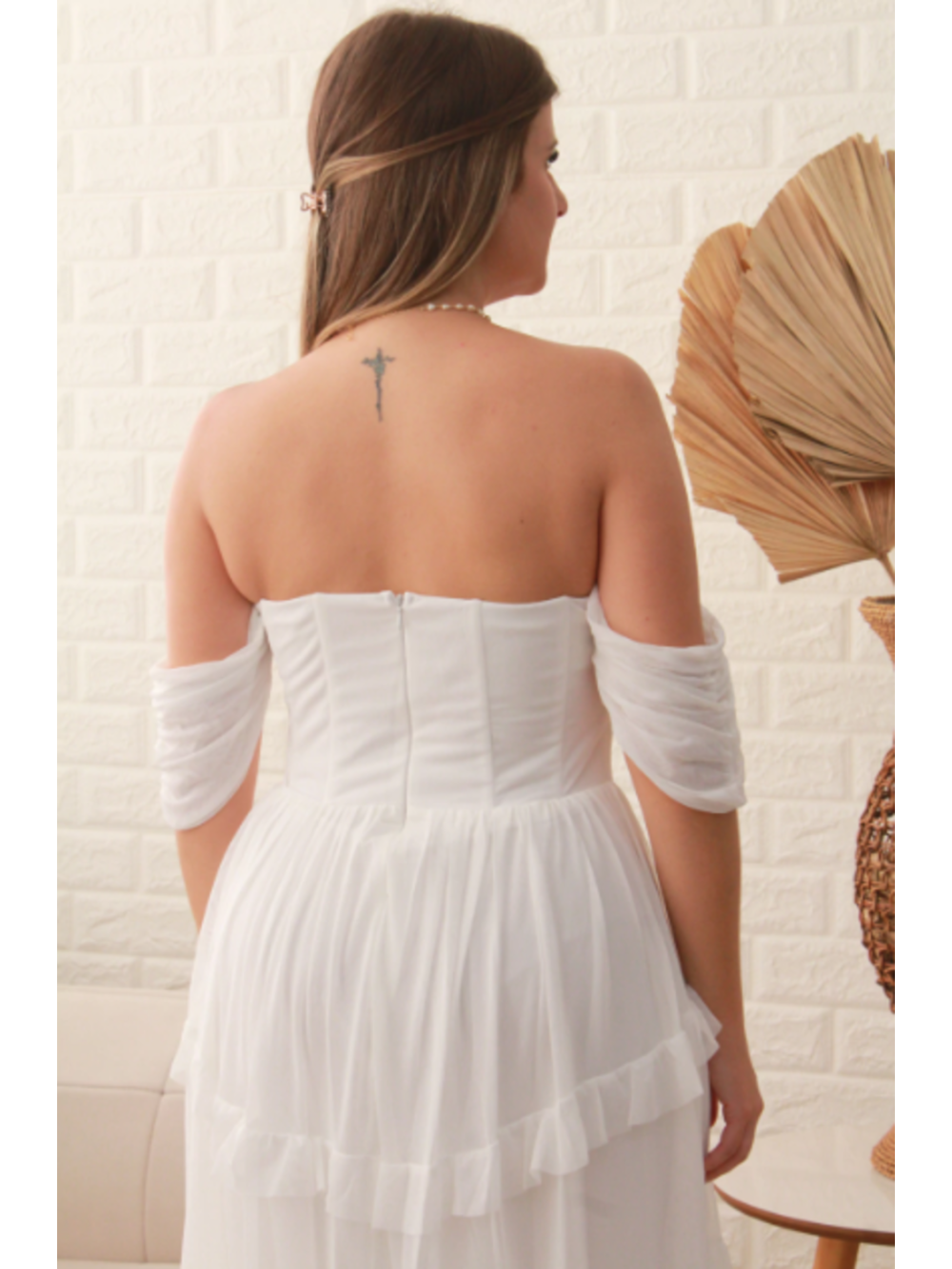 Vestido com Mangas Princesa e Saia com Babados  Off White Serena Wear