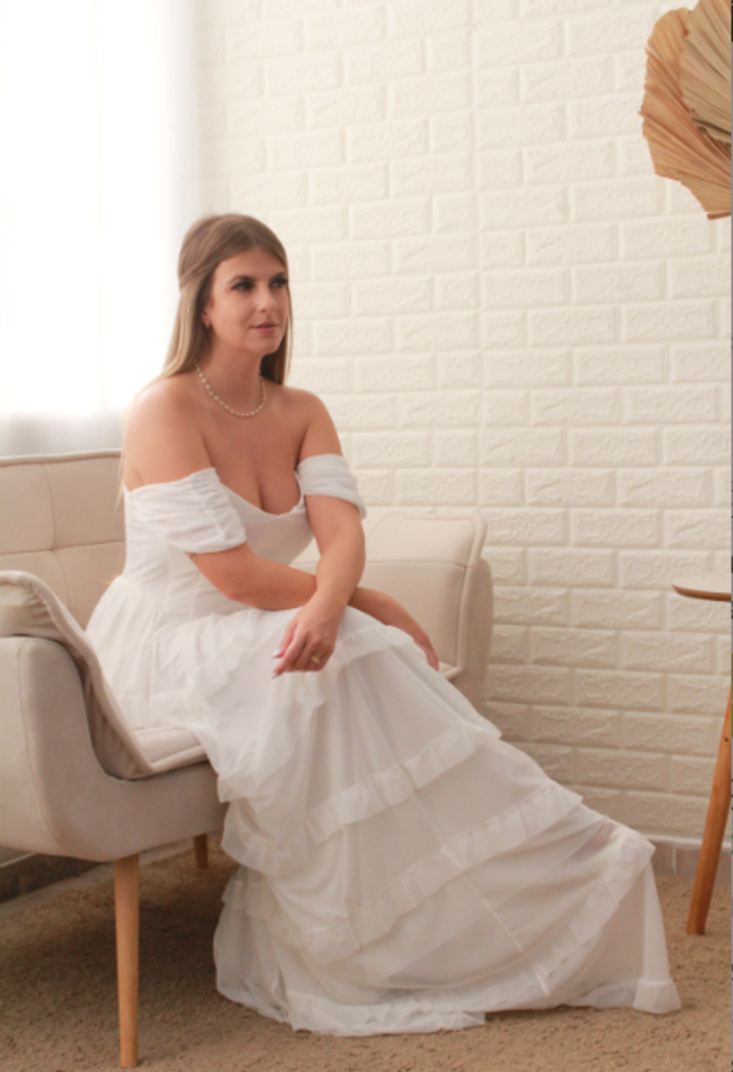 Vestido com Mangas Princesa e Saia com Babados  Off White Serena Wear