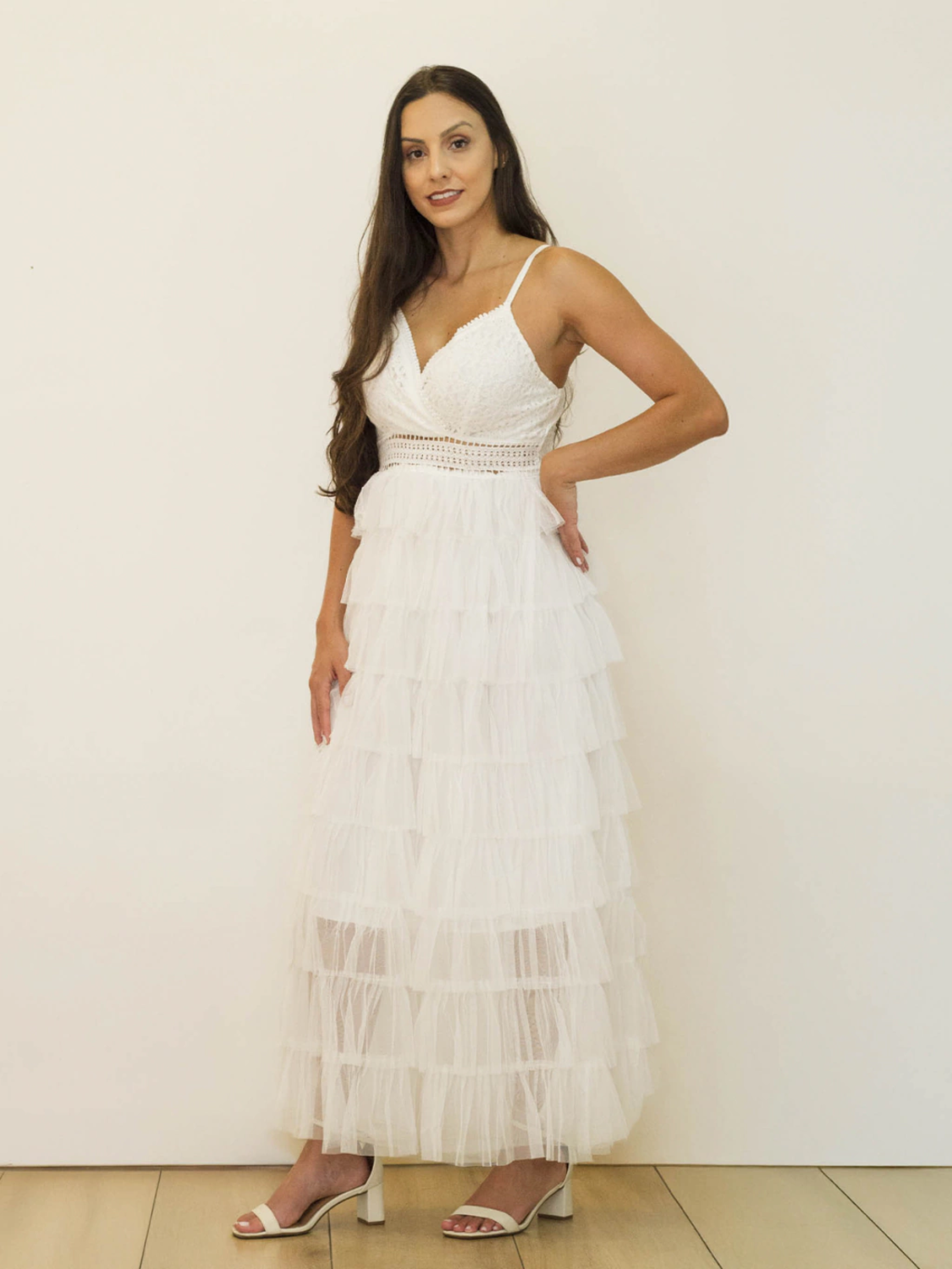 Vestido com Renda e Babados em Tule Midi Serena Wear