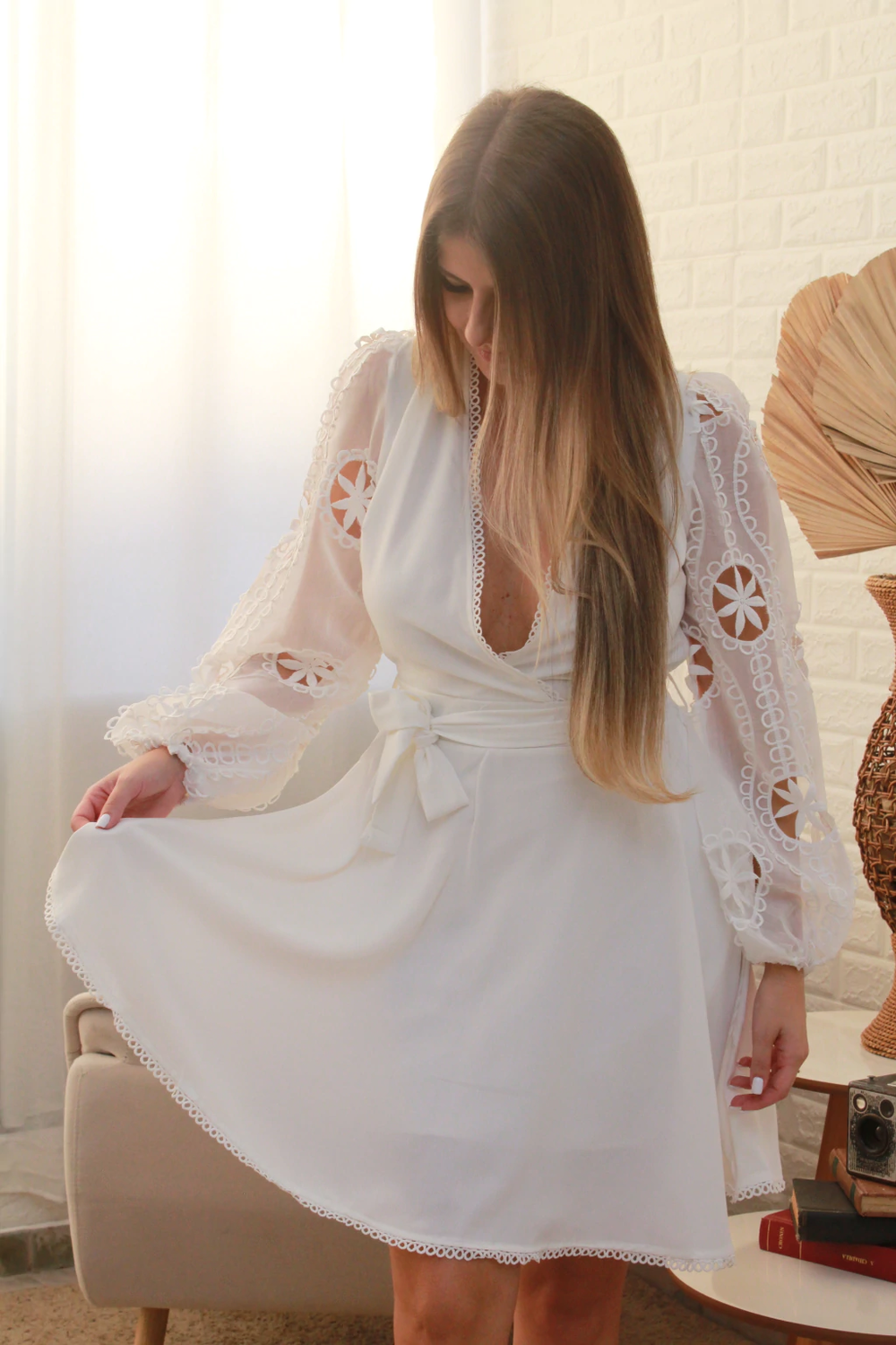 Vestido Curto com Mangas de Renda Branco Serena Wear