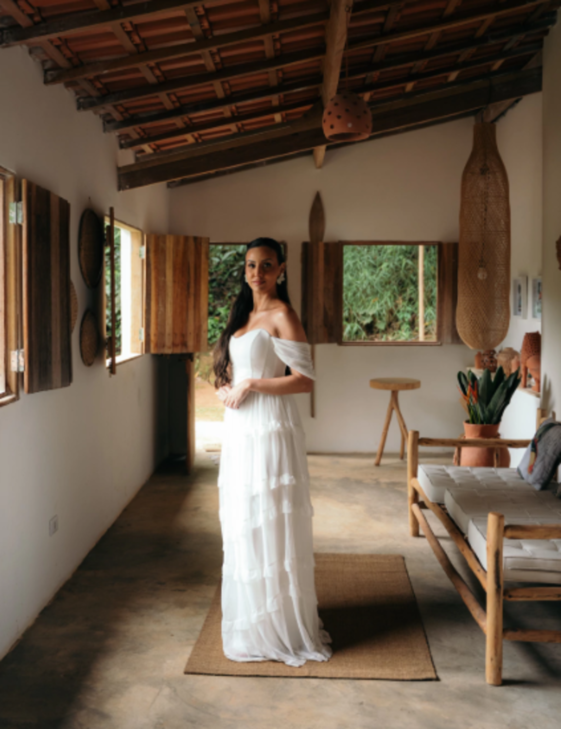 Vestido com Mangas Princesa e Saia com Babados  Off White Serena Wear