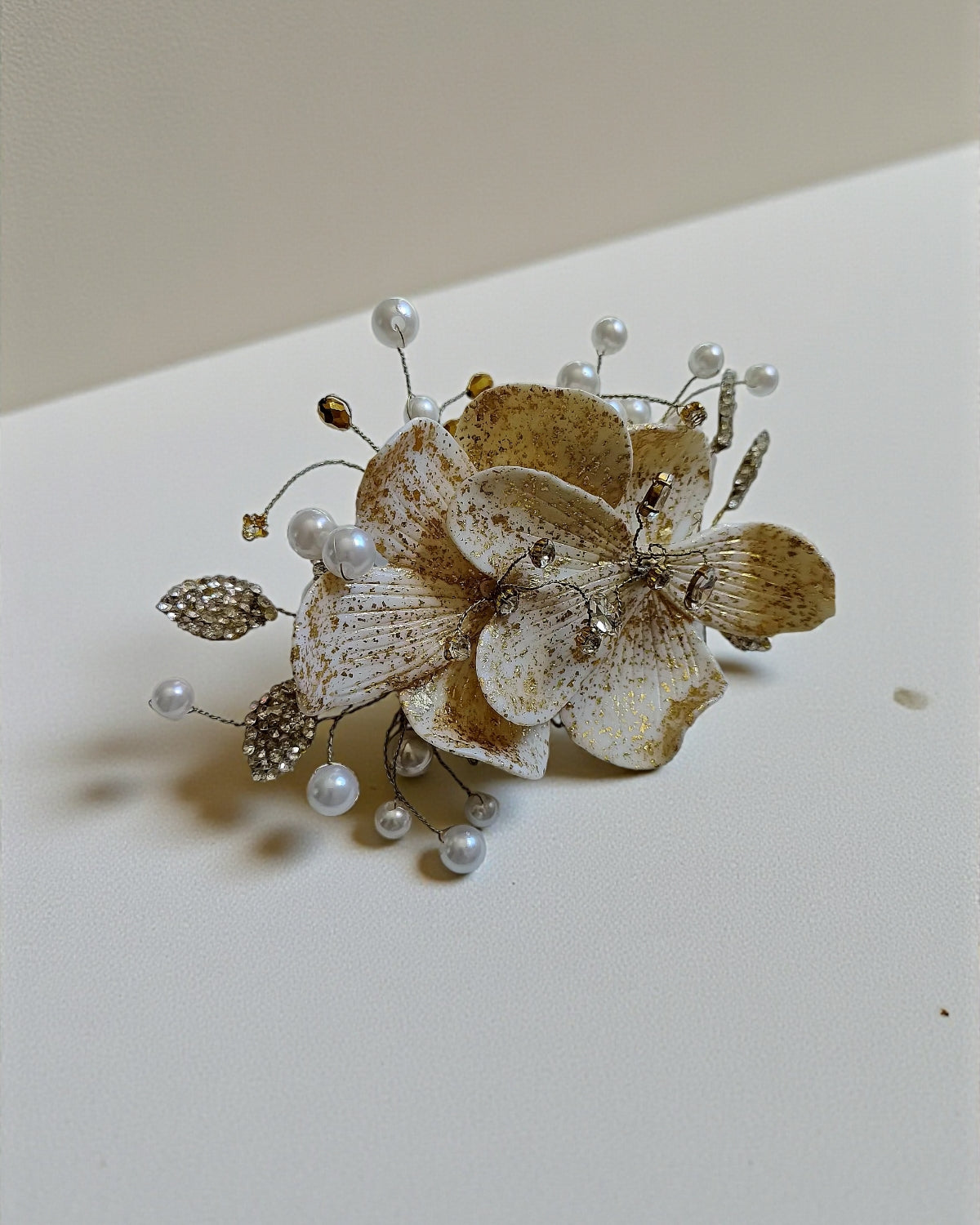 Pente Orquídea Douradas Procelana Fria Realeza Tiaras E Acessórios Para Noivas