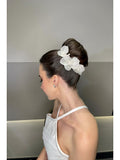Grampo Orquidea na Organza de Seda na cor Off White Mariana Duas Damas