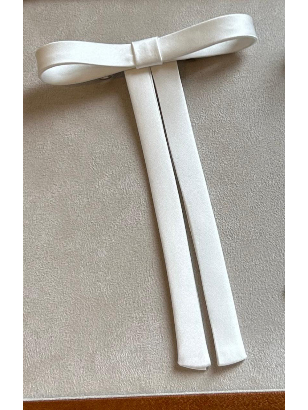 Laço em Cetim Bucol Premium Off White Esmeralda