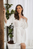Robe para Noivas em gloss com toque de seda na cor off white Duas Damas Noivas