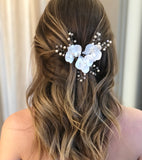 Grampo Orquídea em Cetim Bucol Premium na cor off white Rebeca Duas Damas Noivas